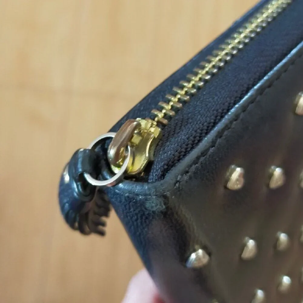 Anya Hindmarch description elegant